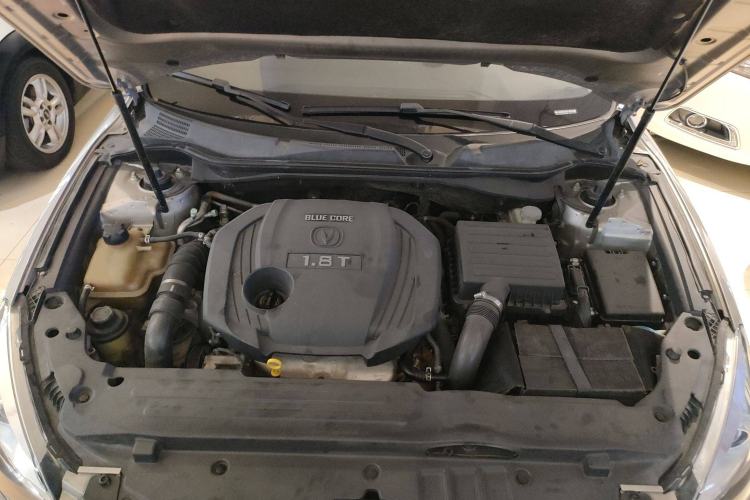 Used CHANGAN Raeton 2013 1.8T Automatic Flagship Model China IV Standard Engine Bay