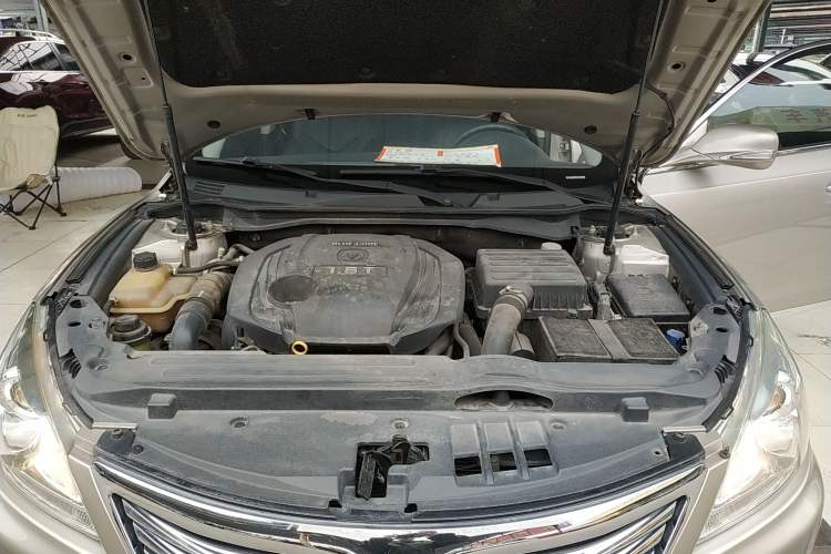 Used CHANGAN Raeton 2013 1.8T Automatic Prestige Model China IV Standard Engine Bay