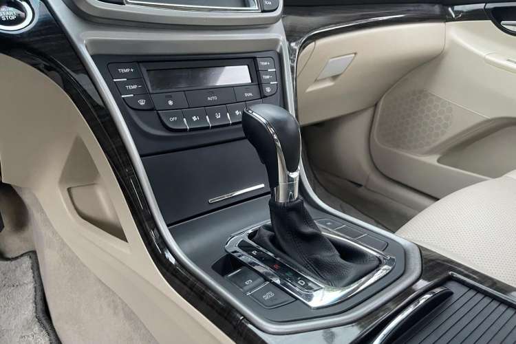 Used CHANGAN Raeton 2013 1.8T Automatic Prestige Model China IV Standard Gear Lever