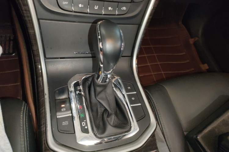 Used CHANGAN Raeton 2013 1.8T Automatic Flagship Model China IV Standard Gear Lever