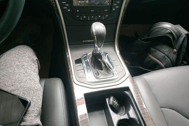Used CHANGAN Raeton 2013 1.8T Automatic Prestige Model China IV Standard Gear Lever