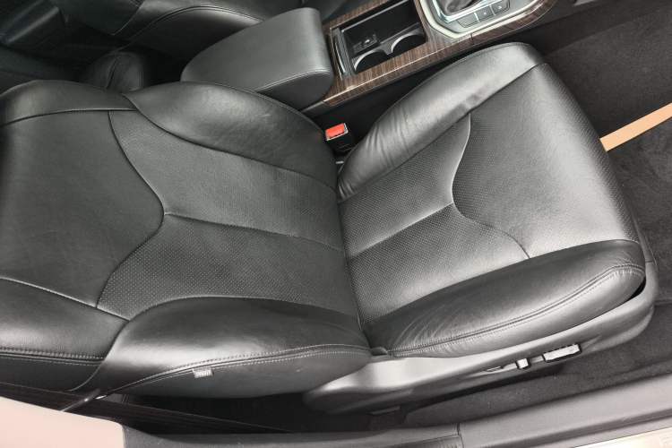 Used CHANGAN Raeton 2013 1.8T Automatic Flagship Model China IV Standard Right Front Seat