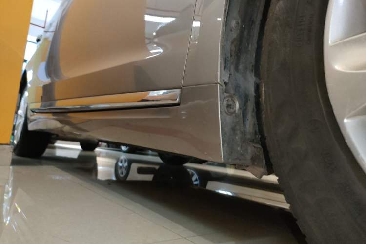 Used CHANGAN Raeton 2013 1.8T Automatic Flagship Model China IV Standard Right Side Sill