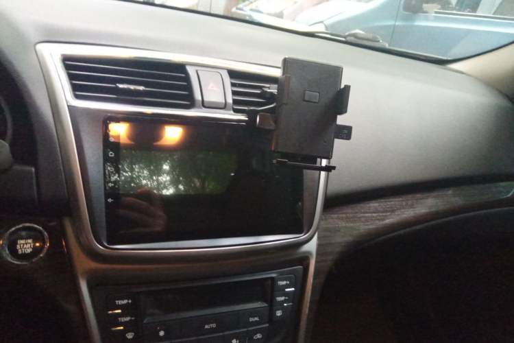 Used CHANGAN Raeton 2013 1.8T Automatic Flagship Model China IV Standard Audio And AC Panel
