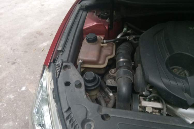 Used CHANGAN Raeton 2013 1.8T Automatic Flagship Model China IV Standard Engine Bay Right