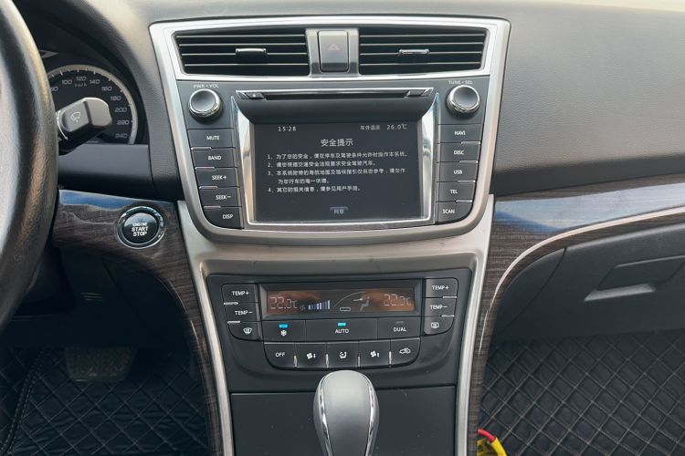 Used CHANGAN Raeton 2013 1.8T Automatic Flagship Model China IV Standard Audio And AC Panel