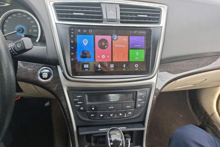 Used CHANGAN Raeton 2013 1.8T Automatic Prestige Model China IV Standard Audio And AC Panel