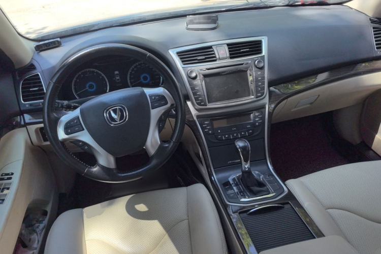 Used CHANGAN Raeton 2013 1.8T Automatic Prestige Model China IV Standard Center Console