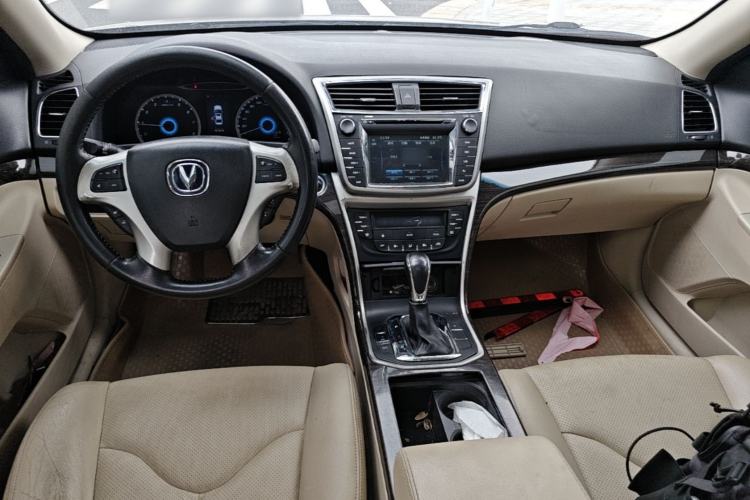 Used CHANGAN Raeton 2013 1.8T Automatic Prestige Model China IV Standard Center Console