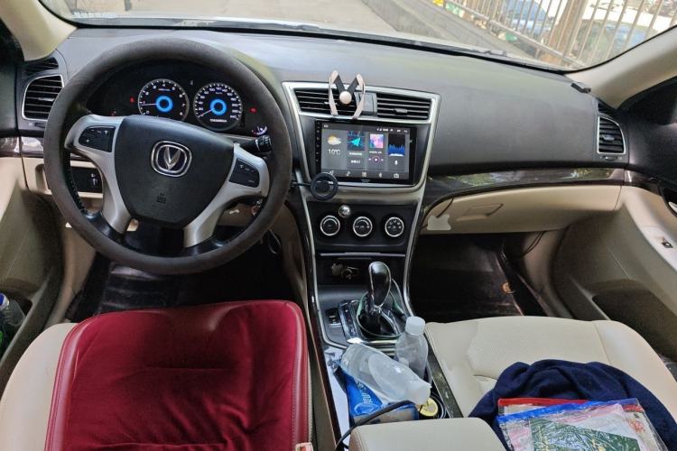 Used CHANGAN Raeton 2013 2.0L Automatic Luxury Version China V Standard Center Console