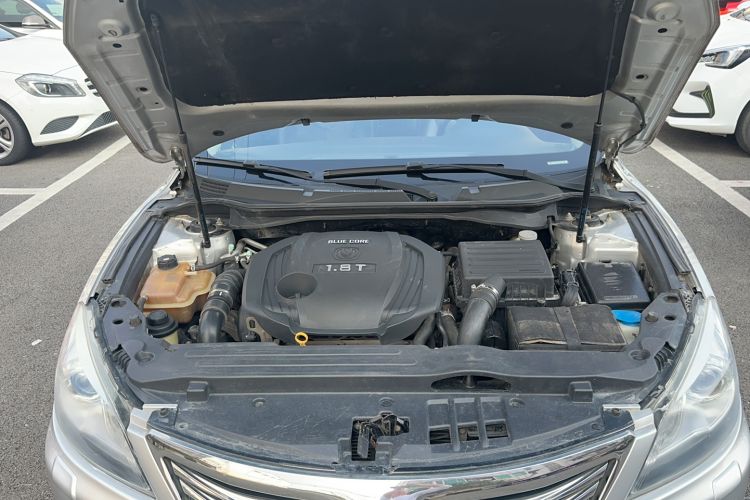 Used CHANGAN Raeton 2013 1.8T Automatic Flagship Model China IV Standard Engine Bay