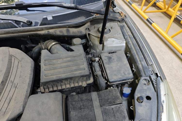 Used CHANGAN Raeton 2013 2.0L Automatic Luxury Version China V Standard Engine Bay Left