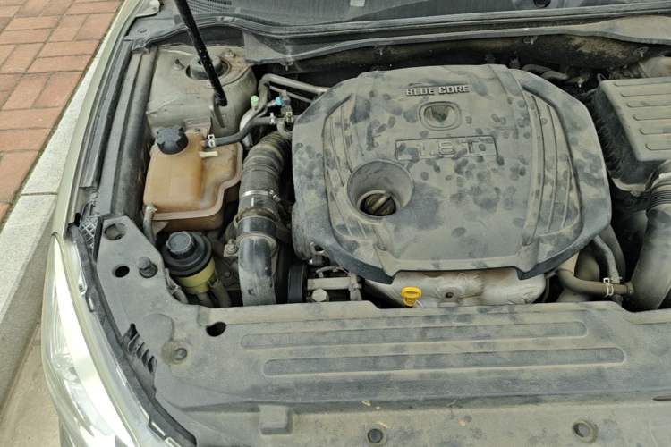 Used CHANGAN Raeton 2013 1.8T Automatic Prestige Model China IV Standard Engine Bay Right