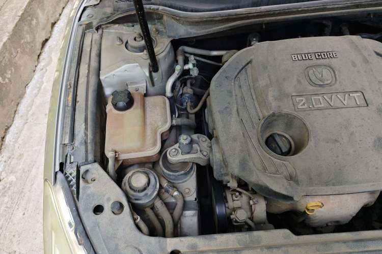 Used CHANGAN Raeton 2013 2.0L Automatic Luxury Version China V Standard Engine Bay Right