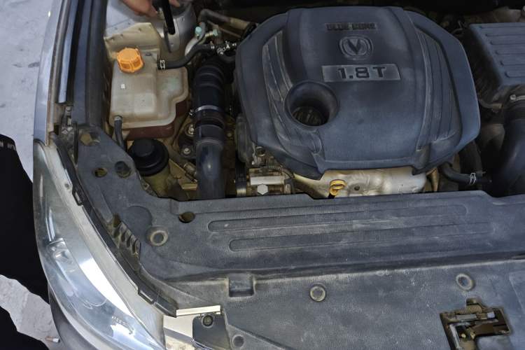 Used CHANGAN Raeton 2013 1.8T Automatic Elite Model China IV Standard Engine Bay Right