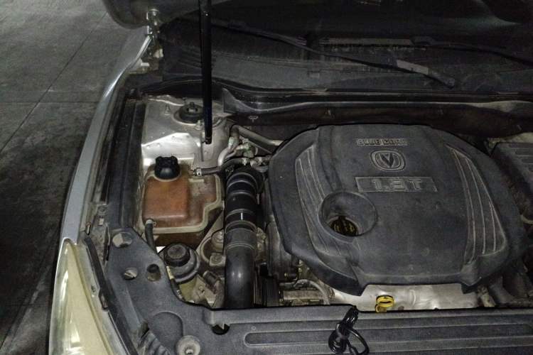 Used CHANGAN Raeton 2013 1.8T Automatic Elite Model China IV Standard Engine Bay Right