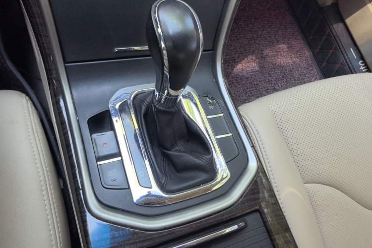 Used CHANGAN Raeton 2013 1.8T Automatic Prestige Model China IV Standard Gear Lever