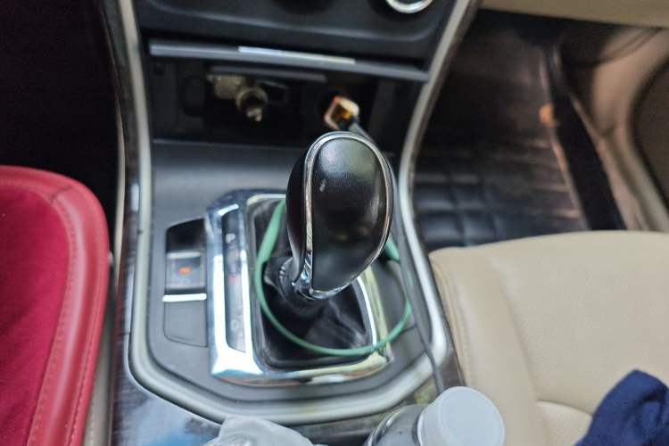Used CHANGAN Raeton 2013 2.0L Automatic Luxury Version China V Standard Gear Lever