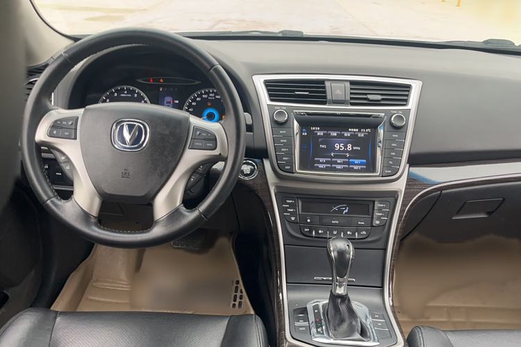 Used CHANGAN Raeton 2013 1.8T Automatic Flagship Model China IV Standard Interior 3