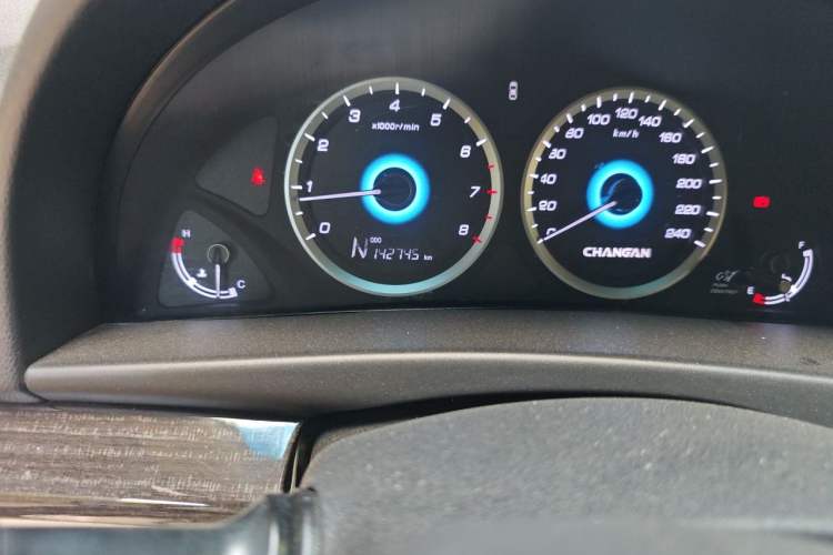 Used CHANGAN Raeton 2013 2.0L Automatic Luxury Version China V Standard Odometer Close Up