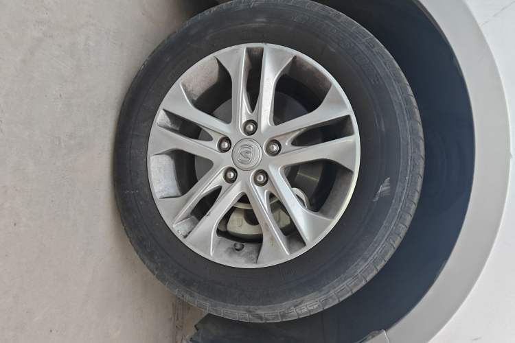 Used CHANGAN Raeton 2013 1.8T Automatic Elite Model China IV Standard Right Front Wheel Hub