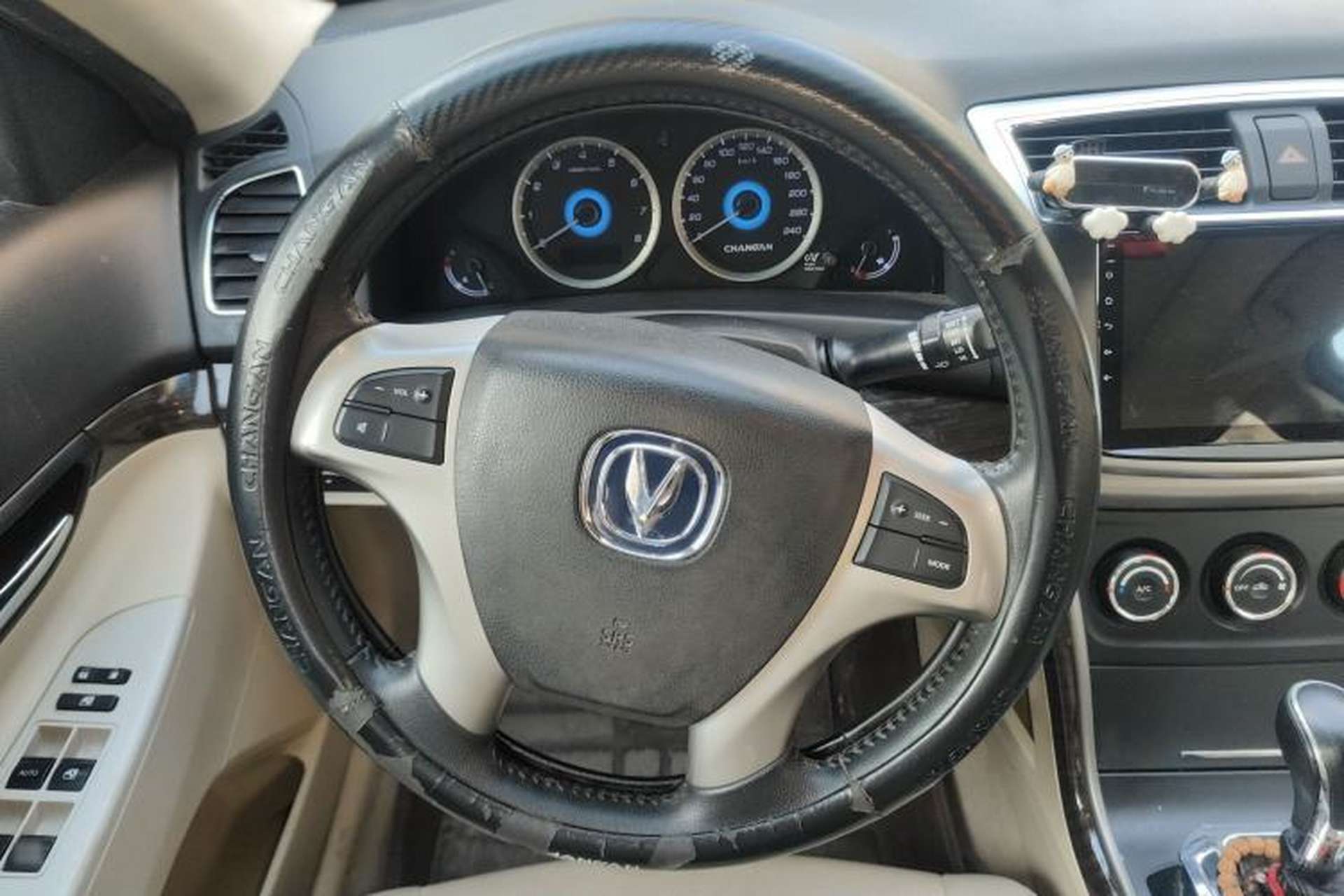Used CHANGAN Raeton 2013 2.0L Automatic Luxury Version China IV Standard Steering Wheel