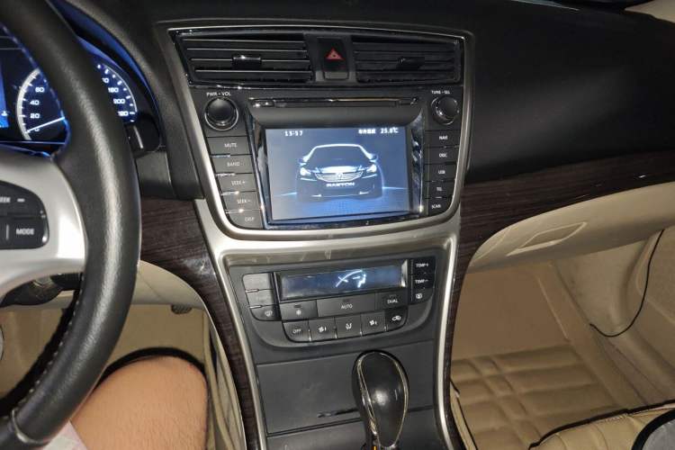 Used CHANGAN Raeton 2013 1.8T Automatic Elite Model China IV Standard Audio And AC Panel