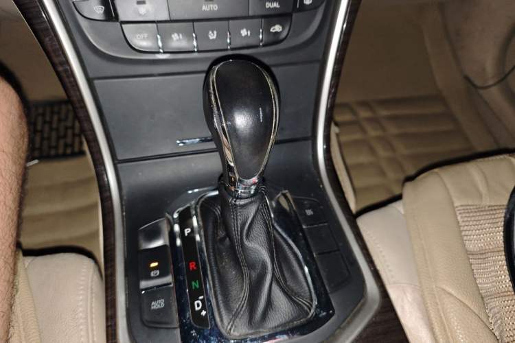 Used CHANGAN Raeton 2013 1.8T Automatic Elite Model China IV Standard Gear Lever