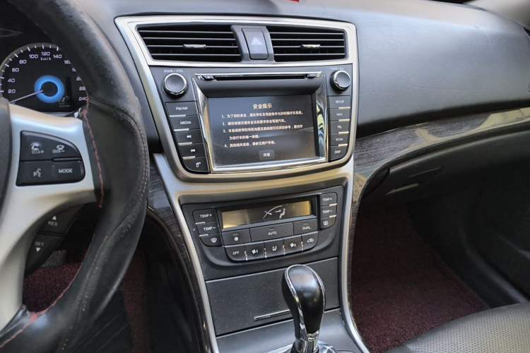 Used CHANGAN Raeton 2014 1.8T Automatic Prestige Anniversary Edition China V Standard Audio And AC Panel