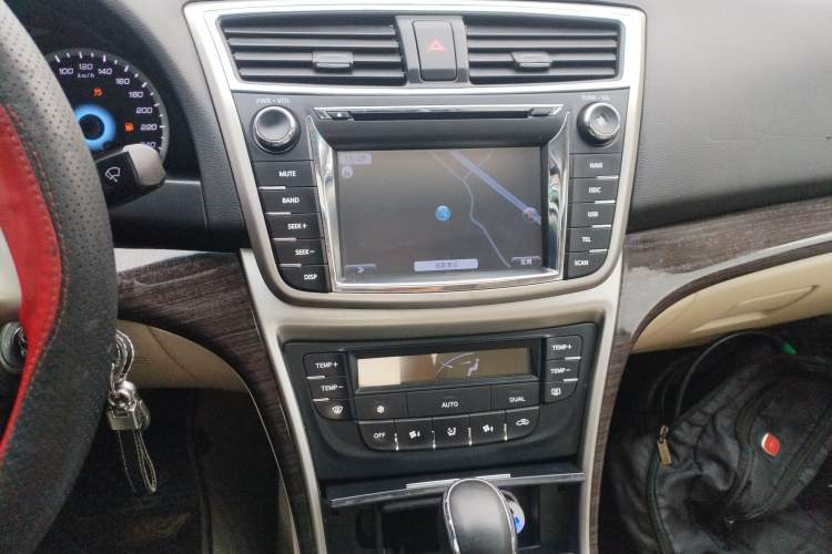 Used CHANGAN Raeton 2014 1.8T Automatic Elite Anniversary Edition China IV Standard Audio And AC Panel