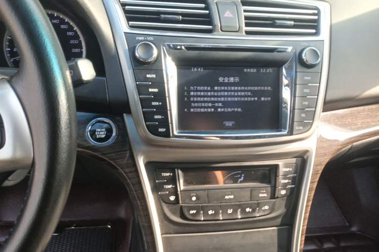 Used CHANGAN Raeton 2014 1.8T Automatic Prestige Anniversary Edition China IV Standard Audio And AC Panel