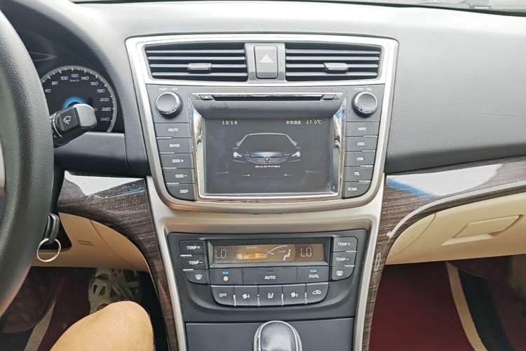 Used CHANGAN Raeton 2014 1.8T Automatic Elite Anniversary Edition China IV Standard Audio And AC Panel