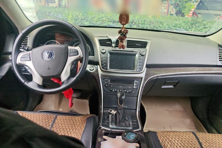 Used CHANGAN Raeton 2014 1.8T Automatic Prestige Anniversary Edition China IV Standard Center Console