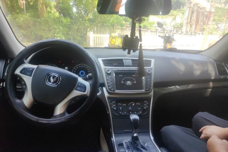 Used CHANGAN Raeton 2014 1.8T Automatic Prestige Anniversary Edition China IV Standard Center Console
