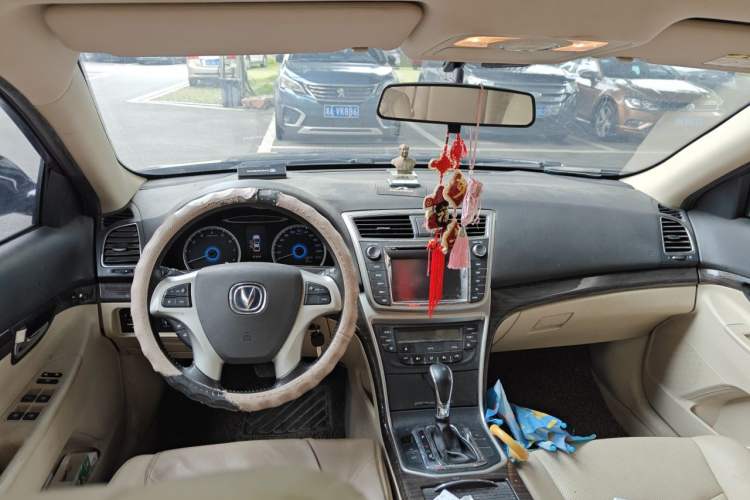 Used CHANGAN Raeton 2014 1.8T Automatic Elite Anniversary Edition China IV Standard Center Console