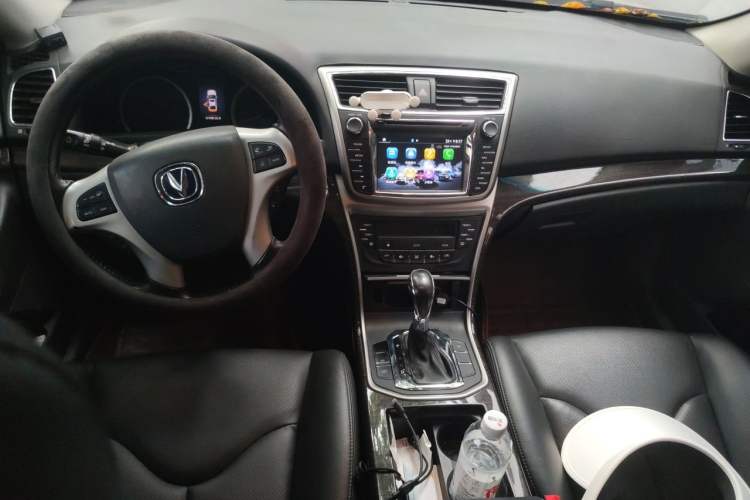 Used CHANGAN Raeton 2014 1.8T Automatic Prestige Anniversary Edition China IV Standard Center Console