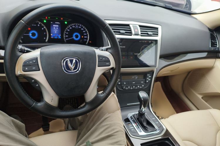 Used CHANGAN Raeton 2014 1.8T Automatic Elite Anniversary Edition China IV Standard Center Console