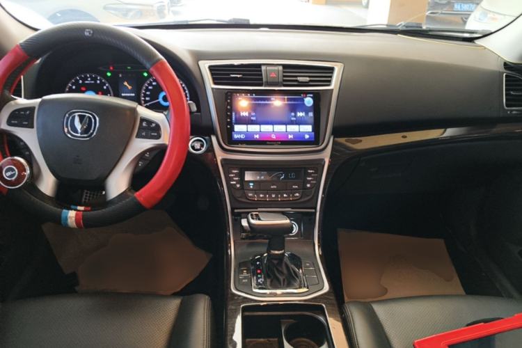 Used CHANGAN Raeton 2014 1.8T Automatic Prestige Anniversary Edition China V Standard Center Console