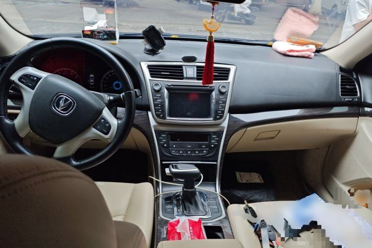 Used CHANGAN Raeton 2014 1.8T Automatic Elite Anniversary Edition China V Standard Center Console