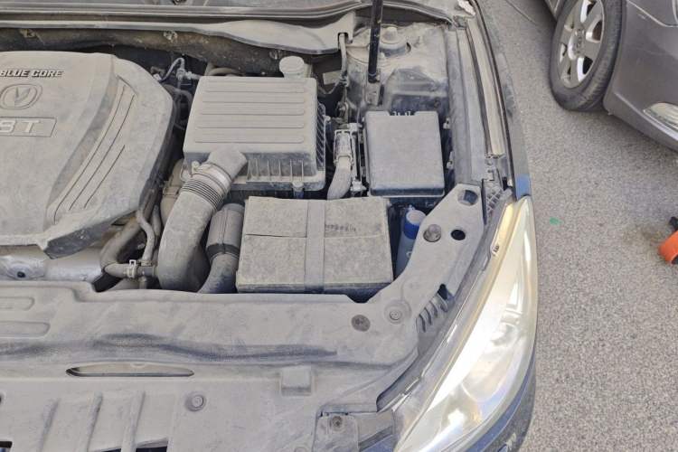 Used CHANGAN Raeton 2014 1.8T Automatic Prestige Anniversary Edition China V Standard Engine Bay Left