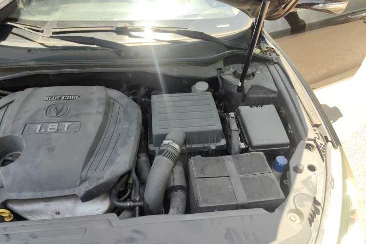 Used CHANGAN Raeton 2014 1.8T Automatic Prestige Anniversary Edition China IV Standard Engine Bay Left
