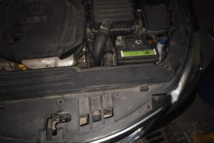 Used CHANGAN Raeton 2014 1.8T Automatic Prestige Anniversary Edition China IV Standard Engine Bay Left