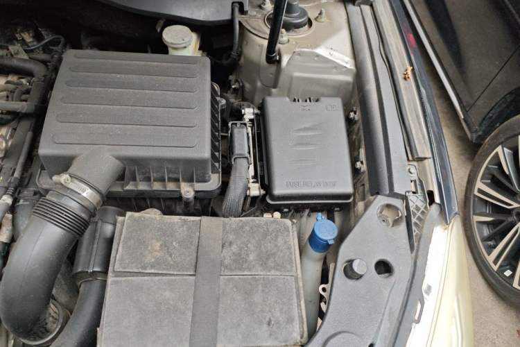 Used CHANGAN Raeton 2014 1.8T Automatic Elite Anniversary Edition China V Standard Engine Bay Left