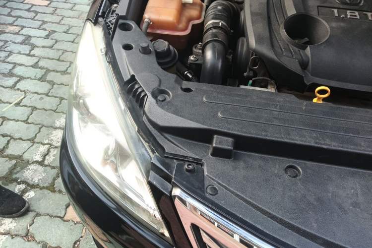 Used CHANGAN Raeton 2014 1.8T Automatic Prestige Anniversary Edition China IV Standard Engine Bay Right
