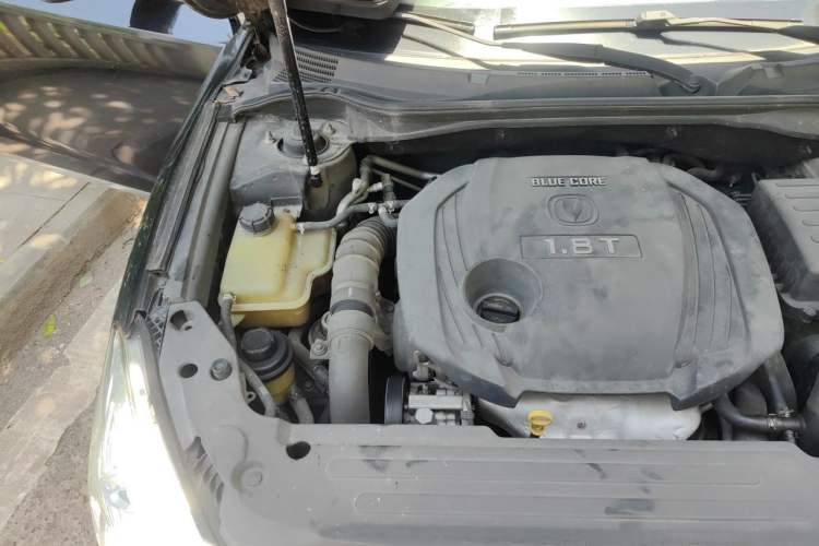 Used CHANGAN Raeton 2014 1.8T Automatic Prestige Anniversary Edition China IV Standard Engine Bay Right