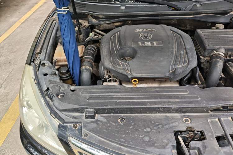Used CHANGAN Raeton 2014 1.8T Automatic Elite Anniversary Edition China V Standard Engine Bay Right