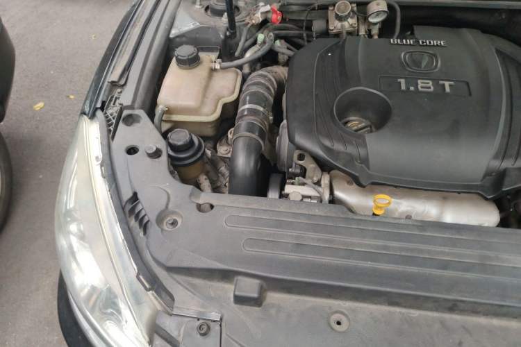 Used CHANGAN Raeton 2014 1.8T Automatic Prestige Anniversary Edition China IV Standard Engine Bay Right