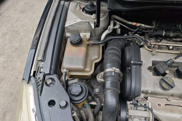 Used CHANGAN Raeton 2014 1.8T Automatic Elite Anniversary Edition China V Standard Engine Bay Right