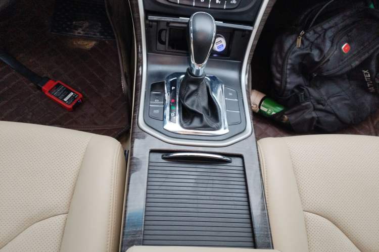 Used CHANGAN Raeton 2014 1.8T Automatic Elite Anniversary Edition China IV Standard Gear Lever
