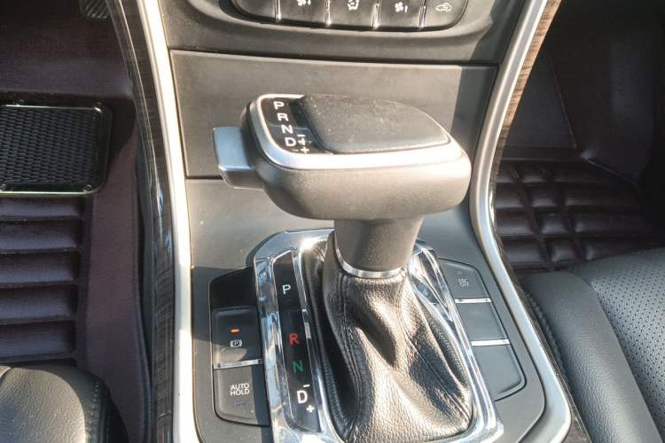 Used CHANGAN Raeton 2014 1.8T Automatic Prestige Anniversary Edition China IV Standard Gear Lever